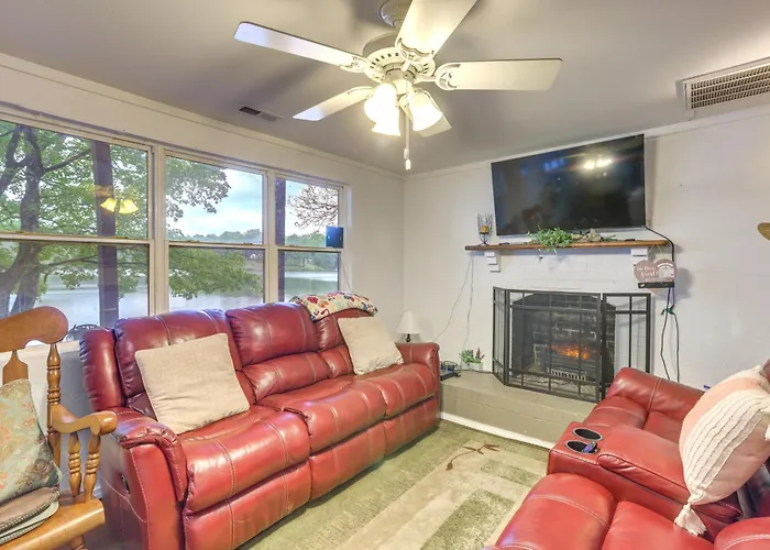 Lakefront Delta Cottage W/ Views, Canoe & Dock!