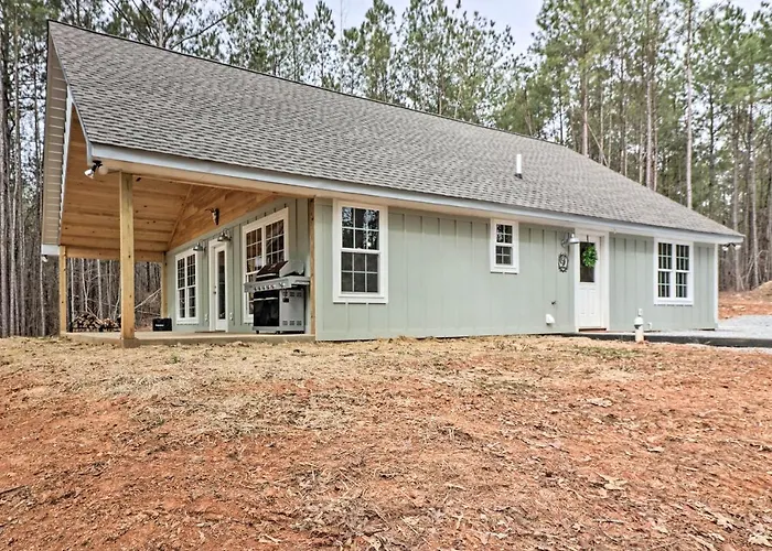 Peaceful Family Cabin On 10 Acres W/ Game Room!